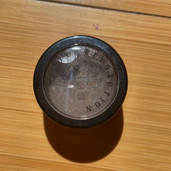 New Colorevolution Eye Shadow - Picture 3 of 3